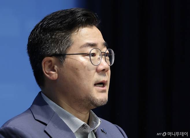 [서울=뉴시스] 김명년 기자 = 박찬대 더불어민주당 당대표 후보가 30일 오전 서울 여의도 국회 소통관에서 기자회견을 열고 지지를 호소하고 있다. 2025.07.30. kmn@newsis.com /사진=김명년