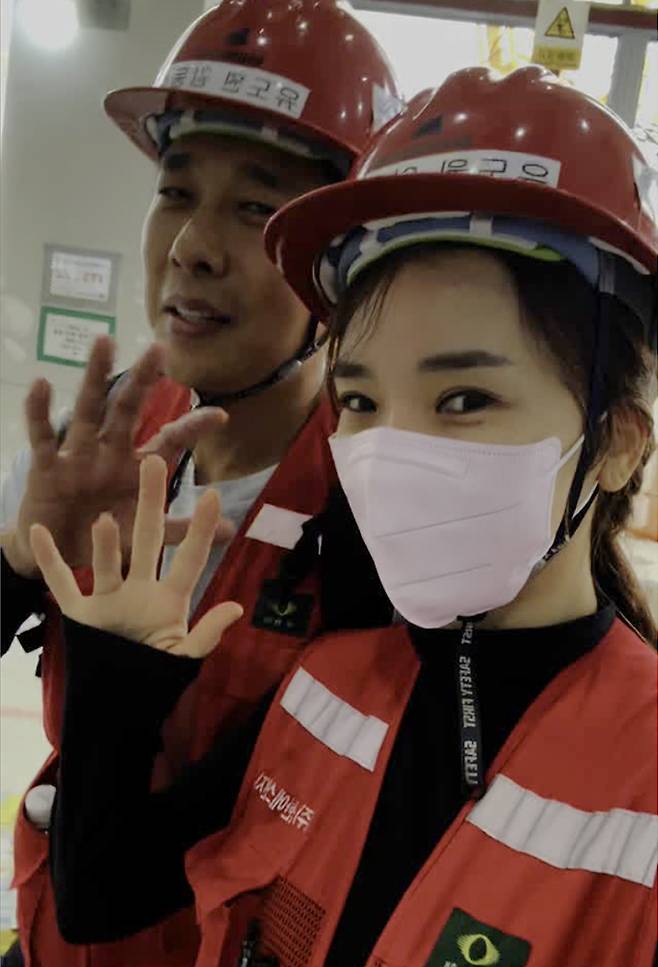 전 쇼트트랙 선수 김동성의 재혼 아내 인민정 씨가 지난 19일 남편 김동성과 함께 건설 노동 일을 하는 근황을 전했다. /사진=인민정 인스타그램