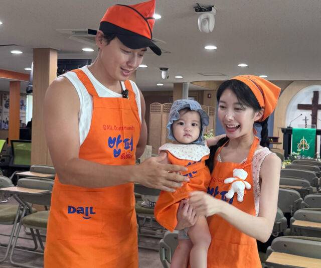 루희의 첫돌을 맞아 이지훈과 아야가 봉사에 나섰다. / 아야 소셜미디어