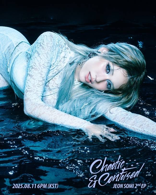 사진=더블랙레이블 제공