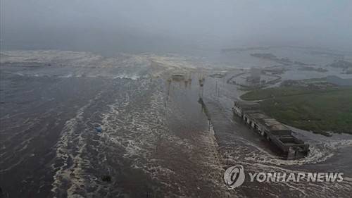 캄차카 반도 해안도시 덮친 쓰나미 [로이터 연합뉴스]
