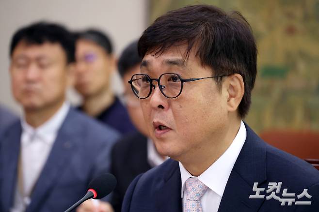 최휘영 문화체육관광부 장관 후보자가 29일 서울 여의도 국회 문화체육관광위원회에서 열린 인사청문회에서 의원 질의에 답변을 하고 있다. 윤창원 기자