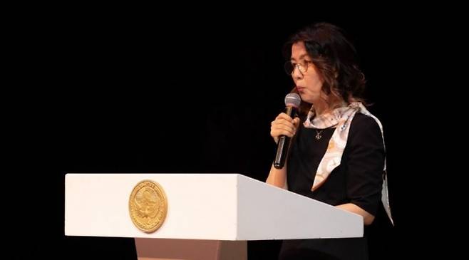 축사하는 아이수루 의원