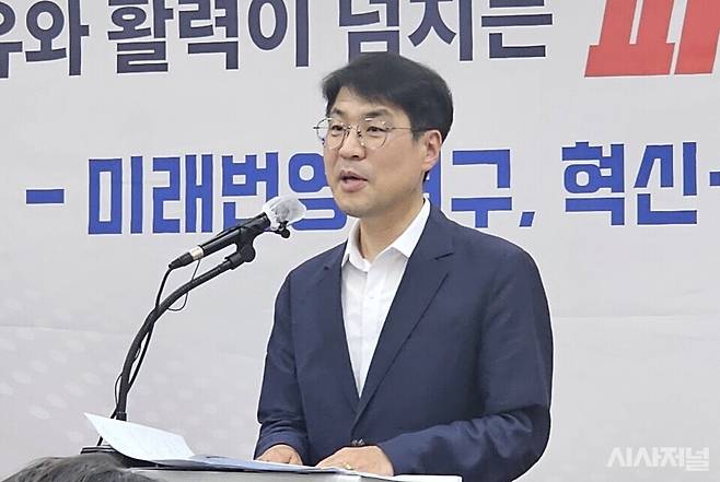 김정기 대구시장 권한대행 행정부시장이 29일 시청 동인청사에서 대구제2국가산업단지 조성 사업과 관련한 브리핑을 하고 있다. ⓒ시사저널