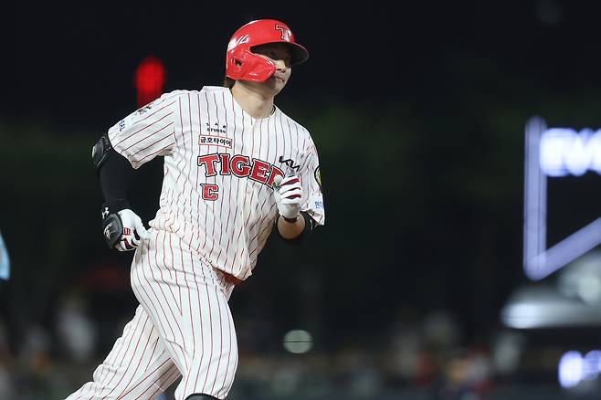 KIA 나성범이 29일 두산전 홈런을 때리고 베이스를 돌고 있다. KIA 타이거즈 제공