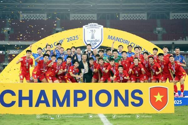 ▲ 김상식 감독의 베트남 23세 이하 대표팀이 AFF U-23 챔피언십에서 인도네시아를 꺾고 3연패에 성공했다. ⓒ디제이매니지먼트