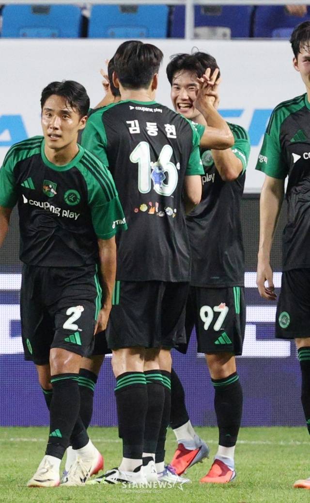 팀 K리그의 골 세리머니. /사진=김진경 대기자.
