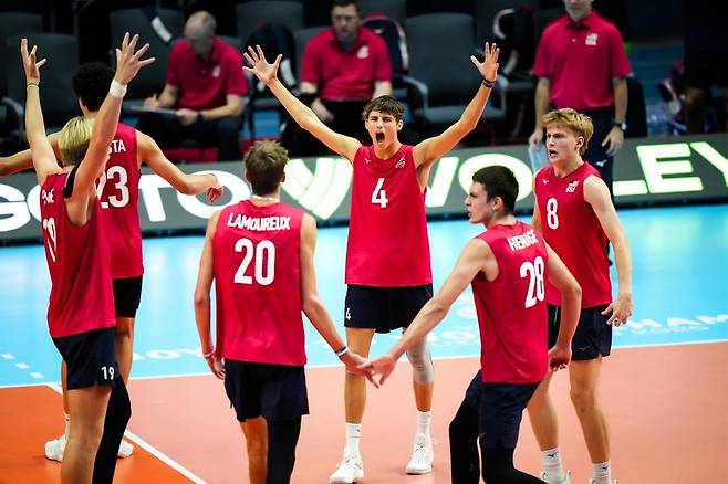 한국과 경기를 펼친 미국 U-19 남자배구 선수들 [FIVB 홈피 캡처. 재판매 및 DB 금지]
