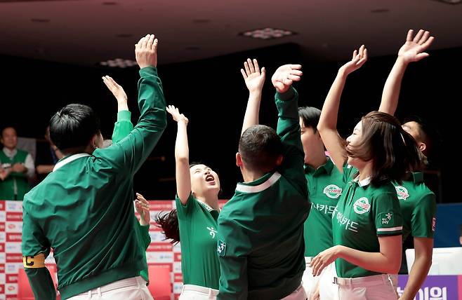 SK렌터카전에서 승리하고 환호하는 하나카드 [PBA 제공. 재판매 및 DB 금지]