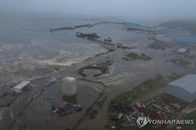쓰나미 강타한 쿠릴열도 모습 [AP=연합뉴스. 재판매 및 DB 금지]