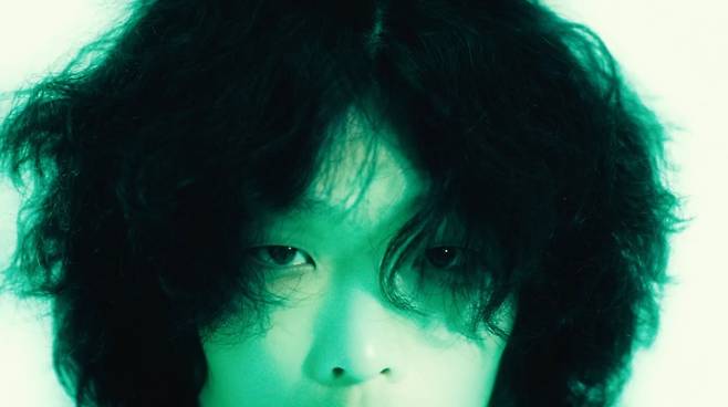 듀오 악뮤 이찬혁/사진=유튜브 채널 'AKMU' '돌아버렸어' MV