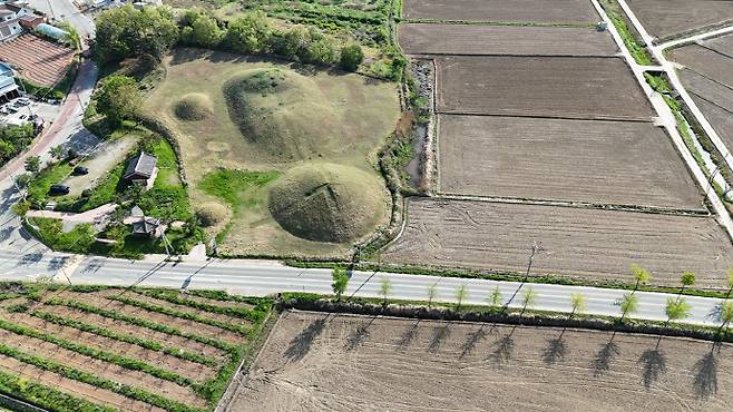 전남 영암군 내동리 쌍무덤.