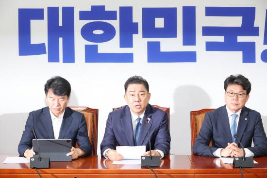 더불어민주당 김병기 당대표 직무대행 겸 원내대표가 31일 서울 여의도 국회에서 열린 정책조정회의에서 발언하고 있다. 연합뉴스