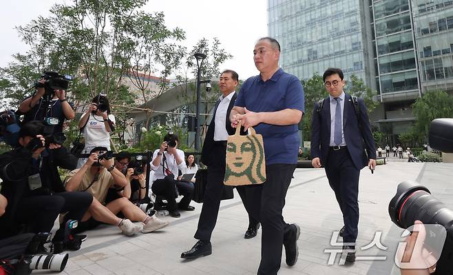 공천개입 의혹을 받는 ‘정치 브로커’ 명태균씨가 31일 오전 서울 종로구에 마련된 김건희 특검팀(특별검사 민중기) 사무실로 조사를 받기 위해 출석하고 있다. 2025.7.31/뉴스1 ⓒ News1 박지혜 기자