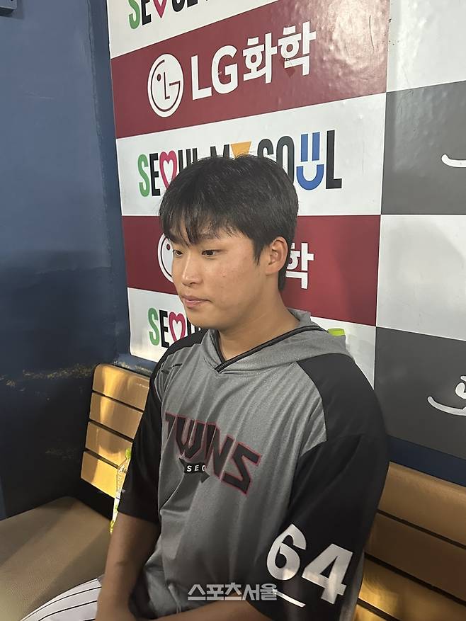 LG 박관우가 30일 서울 잠실구장에서 열린 2025 KBO리그 KT전에서 5-0으로 승리한 뒤 인터뷰에 응하고 있다. 잠실 | 이소영 기자 sshong@sportsseoul.com
