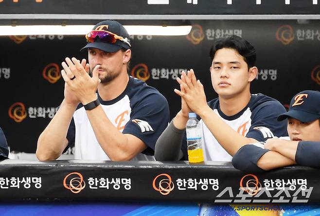 폰세 피칭에 박수가 절로 나왔던 와이스와 문동주.