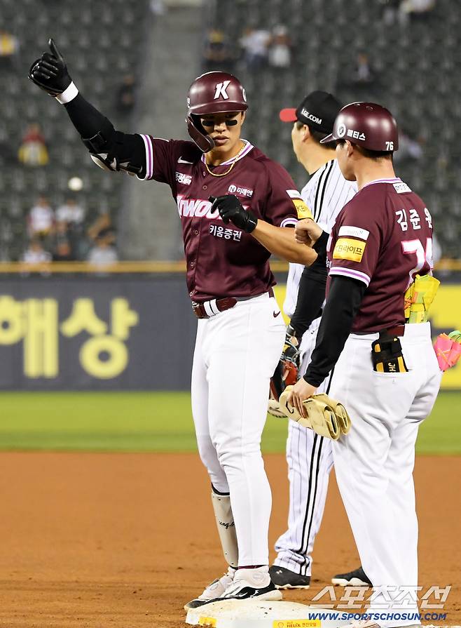 15일 잠실구장에서 열린 LG 트윈스와 키움 히어로즈의 경기. 키움 송성문이 안타를 날린 뒤 환호하고 있다. 잠실=박재만 기자 pjm@sportschosun.com/2025.05.15/