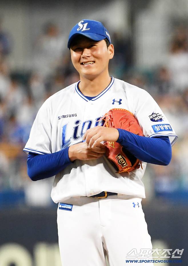 4일 대구 라이온즈파크에서 열린 삼성 라이온즈와 LG 트윈스의 경기. 9회초 1사 LG 신민재에게 솔로포를 허용한 삼성 선발 이승현이 마운드에서 내려가고 있다. 대구=박재만 기자 pjm@sportschosun.com/2025.07.04/