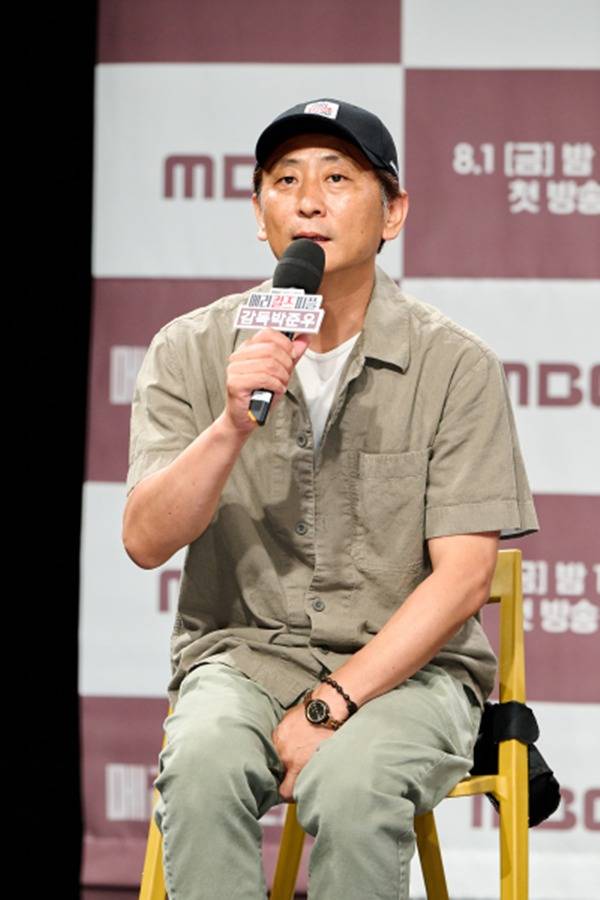 31일(목) 서울 상암 MBC 골든마우스홀에서 진행된 '메리 킬즈 피플'&nbsp;제작발표회에 참석한 박준우 감독 ⓒMBC