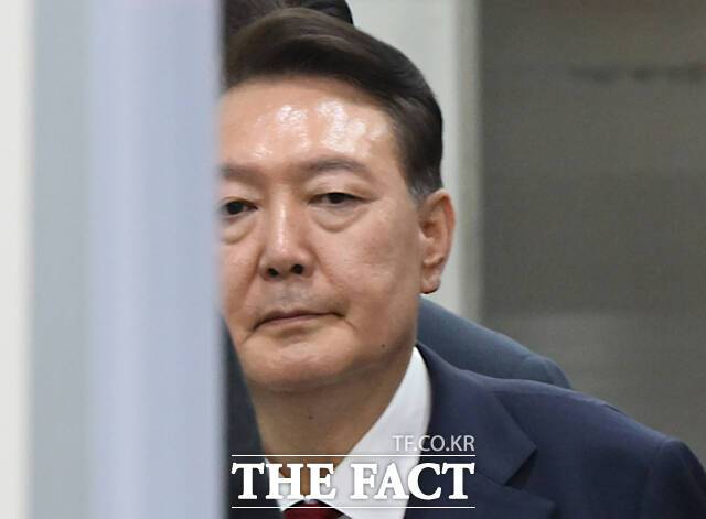 윤석열 전 대통령이 9일 서울 서초구 서울중앙지법에서 영장실질심사를 마치고 나오고 있다. /사진공동취재단