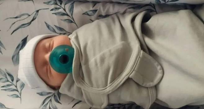 1994년에 동결된 배아에서 태어난 아기./더타임스