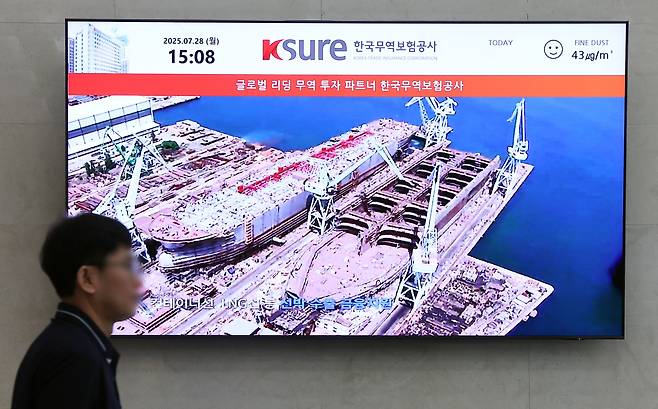 정부가 한미 관세 협상에서 미국에 수십조 원 규모의 조선업 협력 프로젝트 '마스가'를 제안했다. 이는 한국 조선사의 미국 현지 투자와 금융 지원을 포함한 패키지로, 미국 측도 긍정적 반응을 보인 것으로 알려졌다./뉴스1