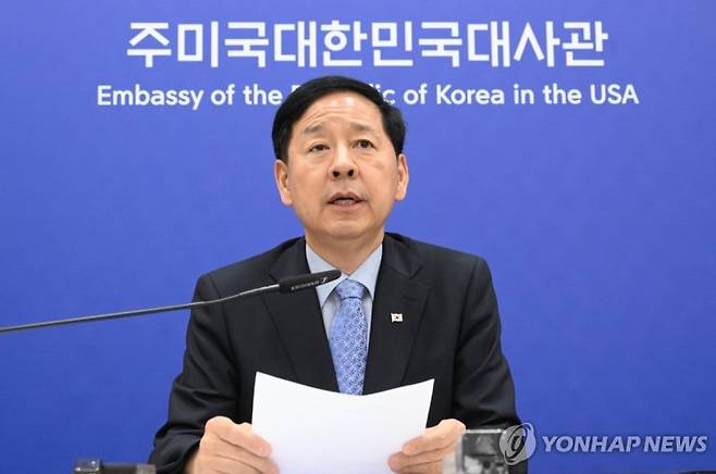 구윤철 부총리가 30일(현지시간) 미국 워싱턴DC 주미국대한민국대사관에서 미국과의 무역협상 결과에 대해 설명하고 있다. 연합뉴스