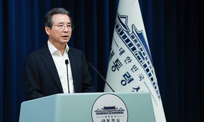 김용범 대통령실 정책실장이 31일 서울 용산 대통령실 청사에서 한미 관세 협상 타결과 관련해 브리핑을 하고 있다. 연합뉴스