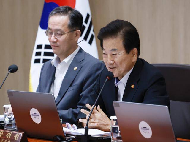 정동영 통일부 장관이 29일 국무회의에서 발언을 하고 있다. 연합뉴스