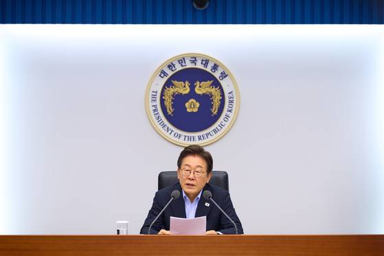 이재명 대통령이 31일 서울 용산 대통령실 청사에서 열린 6차 수석·보좌관 회의에서 발언하고 있다. 대통령실 제공