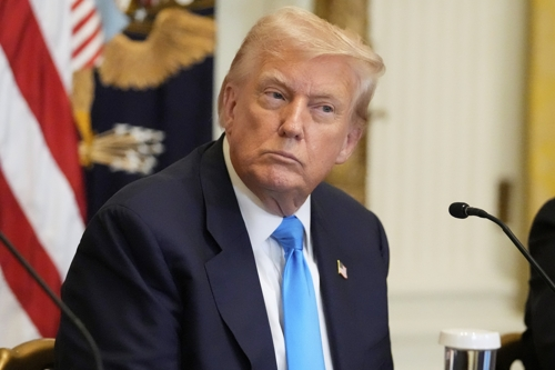 도널드 트럼프 미국 대통령이 30일(현지시간) 워싱턴 백악관 이스트룸에서 열린 행사에 참석해있다. AP연합뉴스