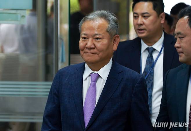 이상민 전 행정안전부 장관이 31일 서울 서초구 서울중앙지방법원에서 영장실질심사를 받기 위해 출석하고 있다. 유희태 기자