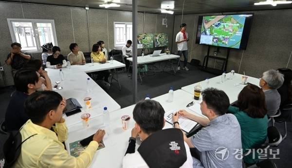 2025 인천펜타포트 락 페스티벌’ 개막을 하루 앞둔 31일 인천 연수구 송도달빛축제공원에서 문화체육관광부와 인천시, 연수구 등 관계기관이 안전사고 예방을 위한 현장 점검하고 있다. 조병석기자