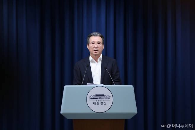 (서울=뉴스1) 이재명 기자 = 김용범 정책실장이 31일 서울 용산 대통령실 청사에서 한미 관세 협상 타결 관련 브리핑을 하고 있다.  2025.7.31/뉴스1  Copyright (C) 뉴스1. All rights reserved. 무단 전재 및 재배포,  AI학습 이용 금지. /사진=(서울=뉴스1) 이재명 기자