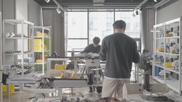 대전 드론혁신기업 나르마 연구진이 드론을 제작하고 있다.