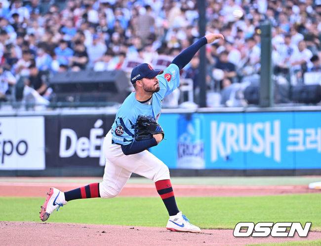 [OSEN=부산, 이석우 기자] 30일 부산 사직야구장에서 2025 신한 SOL 뱅크 KBO 리그 롯데 자이언츠와 NC 다이노스의 경기가 열렸다. 홈팀 롯데는 감보아가, 방문팀 NC는 목지훈이 선발 출전했다.롯데 자이언츠 선발 투수 감보아가 역투하고 있다. 2025.07.30 / foto0307@osen.co.kr