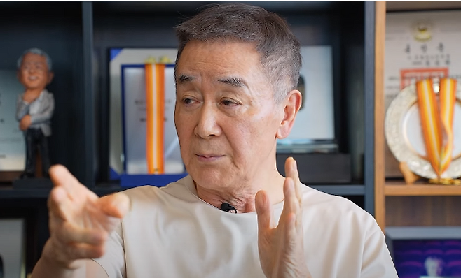 배우 한진희가 20년 만에 김수현 작가의 작품에 출연할 수 있게 도와준 배우 윤여정에게 고마움을 전했다. 유튜브 채널&nbsp;‘송승환의 원더풀 라이프’ 캡처