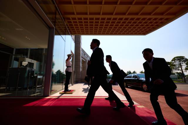 대통령실은 이재명 대통령이 29일 서울 용산 대통령실 청사로 출근하는 모습을 30일 SNS에 공개했다. 사진제공=대통령실