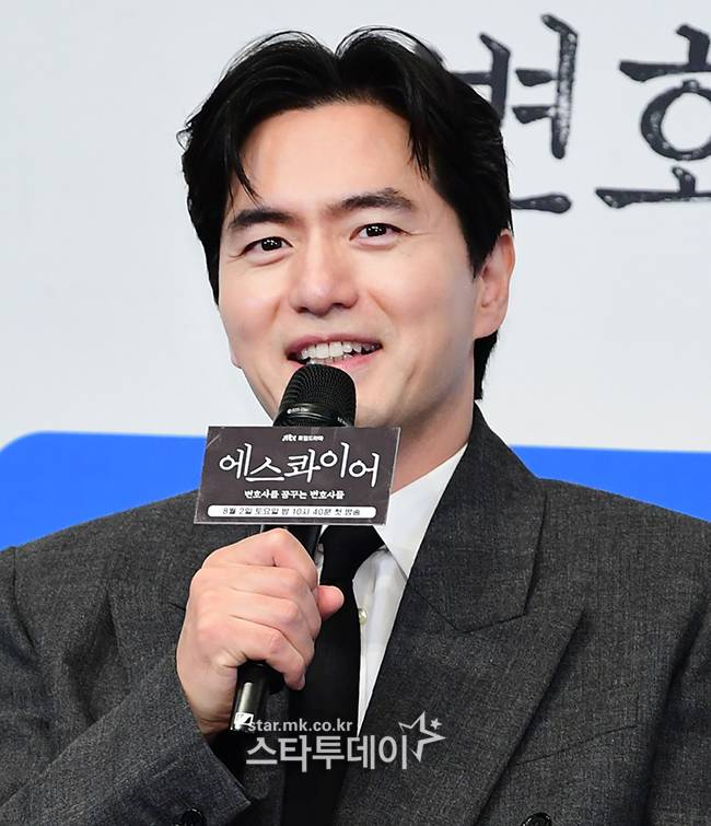베우 이진욱. <강영국 기자>