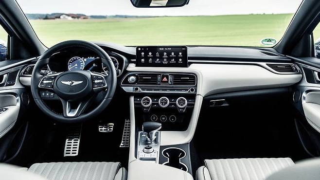 제네시스 G70 실내