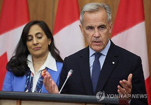 팔레스타인 국가 인정 기자회견 하는 카니 캐나다 총리 [오타와 로이터=연합뉴스. 재판매 및 DB 금지]