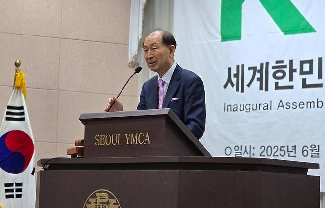 창립총회서 취임 인사하는 정영국 KILC 이사장 [세계한민족지도자회의 제공]