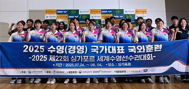 아레나코리아 제품을 착용하고 싱가포르 세계선수권대회에 참가한 경영대표팀.  [대한수영연맹 제공. 재판매 및 DB 금지]