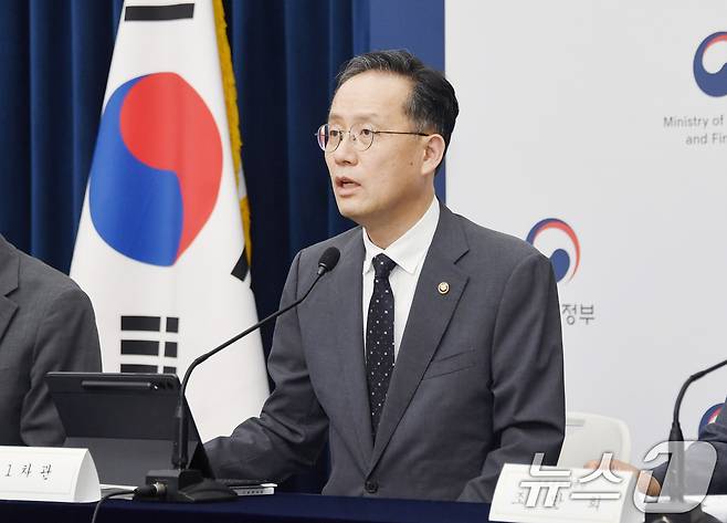 이형일 기획재정부 차관이 지난 29일 정부세종청사에서 열린 '2025년 세제개편안 상세 브리핑'에서 주요 내용을 발표하고 있다. (기획재정부 제공. 재판매 및 DB 금지) 2025.7.31/뉴스1