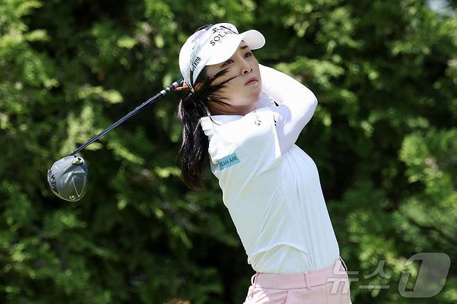 윤이나가 LPGA투어 AIG 위민스 오픈 1라운드에서 공동 4위에 올랐다. ⓒ AFP=뉴스1