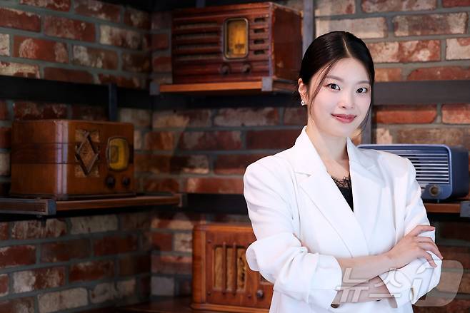 한국 창작 뮤지컬 '스웨그에이지 외쳐,조선!'에서 '진' 역을 맡은 뮤지컬 배우 김수하가 1일 오후 서울 종로구 삼청동 라디오M에서 열린 뉴스1과의 인터뷰에 앞서 포즈를 취하고 있다. 2025.8.1/뉴스1 ⓒ News1 김성진 기자