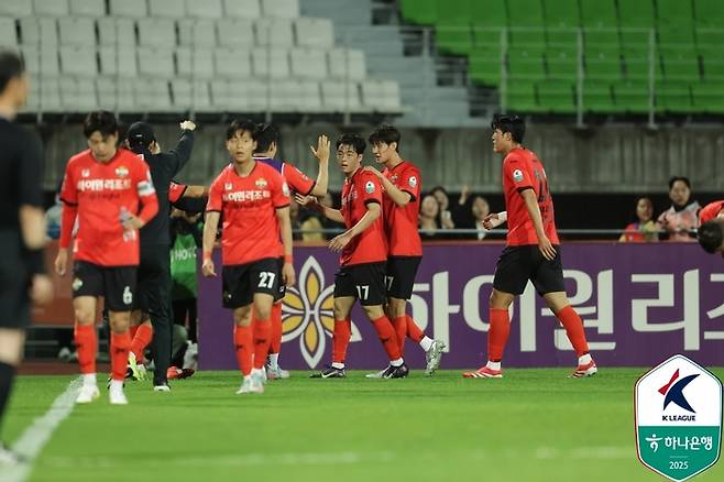 Chuncheon Songam Sports Town was played by Gangwon FC in the first half. Provided | Korea Professional Football Federation