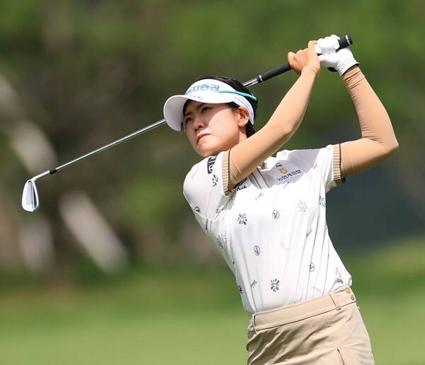 2025년 한국여자프로골프(KLPGA) 투어는 신설 대회인 오로라월드 레이디스 챔피언십에 출전한 박민지 프로가 1라운드에서 경기하는 모습이다. 사진제공=KLPGA