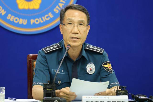 유재성 경찰청장 직무대행이 31일 대전 서부경찰서를 방문해 '관계성 범죄' 대응 현황을 점검하고 재발 방지를 위한 대책을 발표하고 있다. 연합뉴스