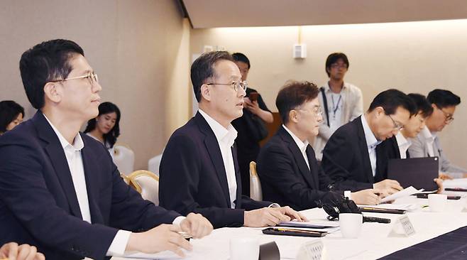 이형일 기획재정부 차관이 1일 서울 종로구 정부서울청사에서 열린 ‘경제형벌 합리화 전담반 1차 회의’에서 모두발언을 하고 있다. [기획재정부 제공. 재판매 및 DB 금지]